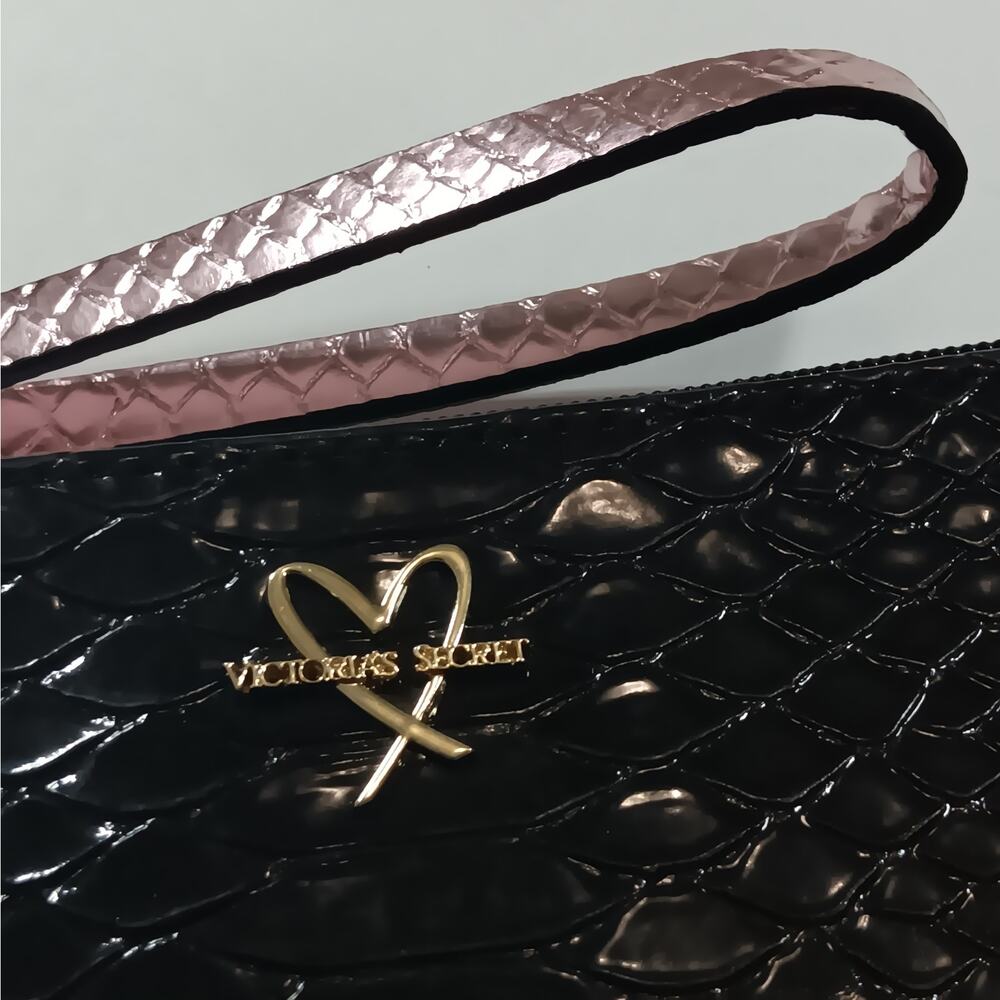 Victoria's Secret Love Victoria Clutch Bag Black Animal Texture Shiny Zipper NEW - Picture 5 of 5
